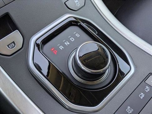 Used 2017 Land Rover Range Rover Evoque SE Premium image 12