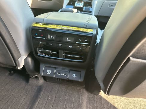 Used 2023 Acura MDX SH-AWD w/ Advance Package image 21