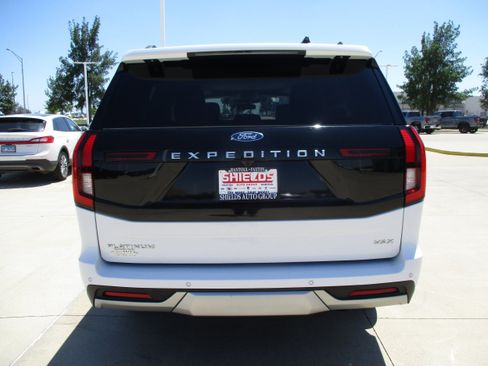 Used 2025 Ford Expedition Max Platinum AWD/4WD image 5