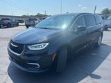 Used 2023 Chrysler Pacifica Touring-L image 3