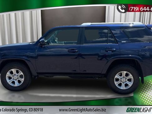Used 2017 Toyota 4Runner SR5 AWD/4WD image 2