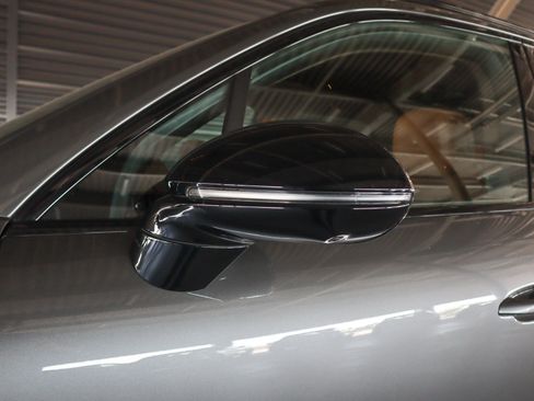 Certified 2023 Porsche Cayenne Turbo AWD/4WD image 30