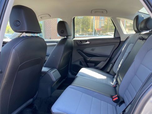 Certified 2025 Volkswagen Jetta SE FWD image 20