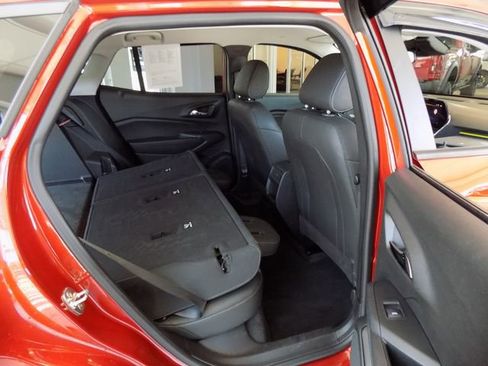 Used 2024 Chevrolet Trax LT w/ Driver Confidence Package FWD image 33