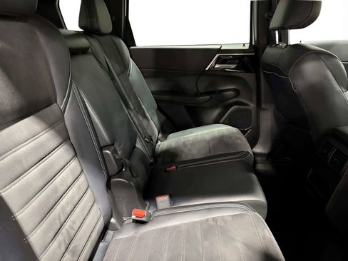 Used 2023 Mitsubishi Outlander SE AWD/4WD image 16