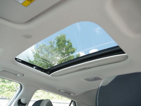 Used 2026 Hyundai Venue SEL FWD image 16