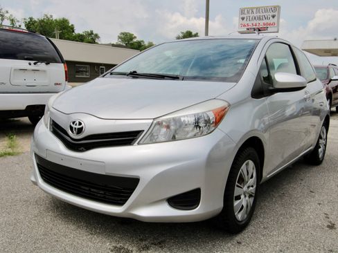 Used 2012 Toyota Yaris L image 1