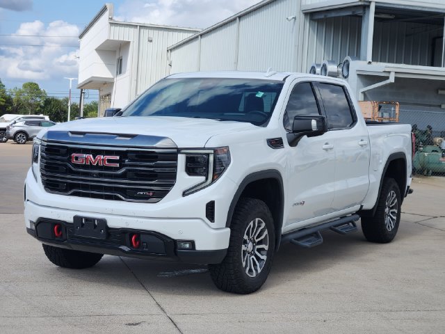 Used 2023 GMC Sierra 1500 AT4 w/ AT4 Premium Package AWD/4WD image 3