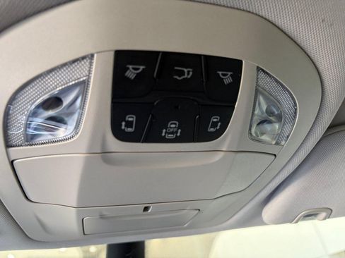 Used 2024 Chrysler Pacifica Touring-L FWD image 33