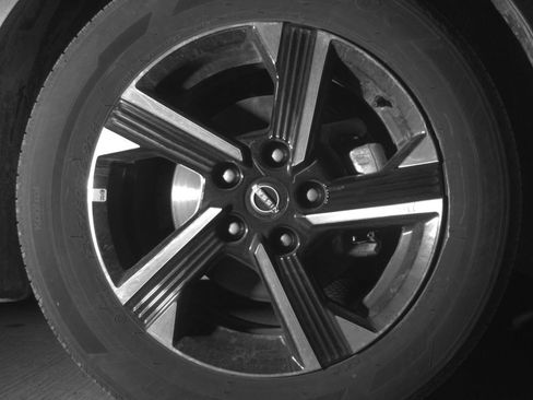 Used 2025 Nissan Sentra SV FWD image 16