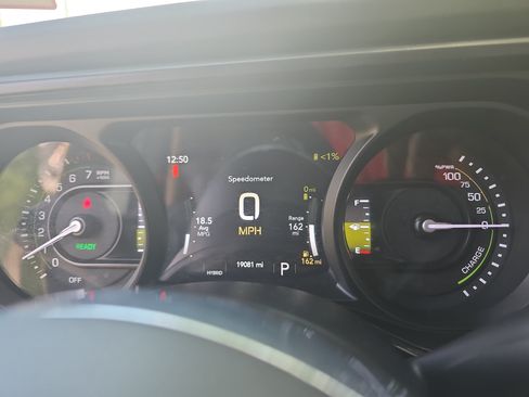 Used 2025 Jeep Wrangler Unlimited Sahara AWD/4WD image 21