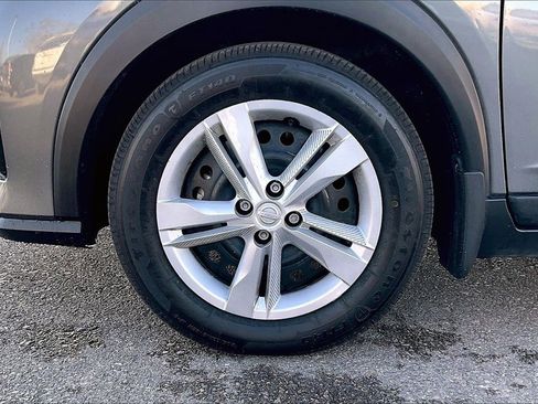 Used 2025 Nissan Kicks Play S image 9