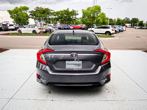 Used 2018 Honda Civic EX image 10