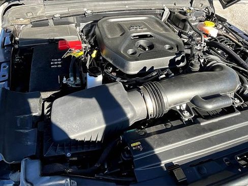 Used 2025 Jeep Wrangler Sahara image 7