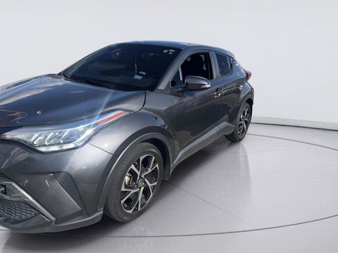 Used 2021 Toyota C-HR XLE FWD image 4