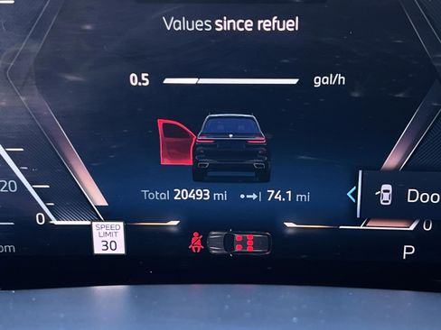 Used 2025 BMW X7 xDrive40i w/ M Sport Package image 13