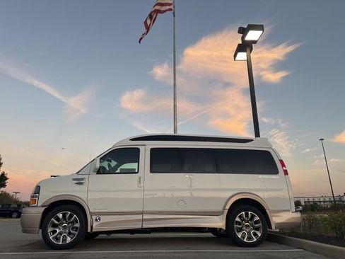 New 2025 Chevrolet Express 2500 Work Van w/ Driver Convenience Package image 10