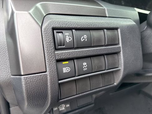 Used 2025 Toyota Tacoma SR5 AWD/4WD image 20