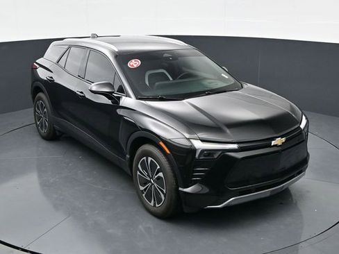 Used 2025 Chevrolet Blazer EV LT FWD image 29