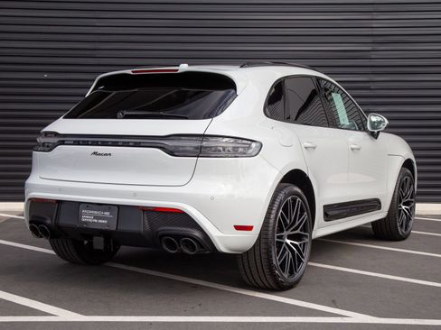 Certified 2026 Porsche Macan AWD/4WD image 9