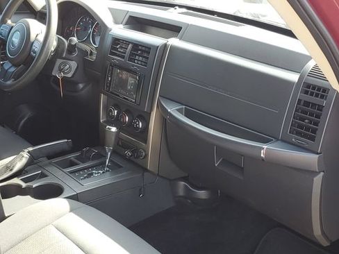 Used 2012 Jeep Liberty Sport AWD/4WD image 24