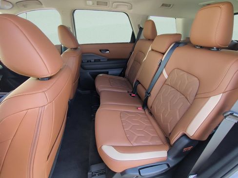 New 2026 Nissan Pathfinder Platinum w/ Accent Package FWD image 10