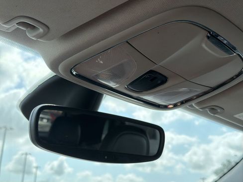 Used 2020 Jeep Cherokee Limited image 27