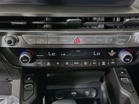 Used 2025 Kia Telluride S FWD image 23