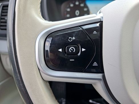 Used 2022 Volvo XC90 T5 Momentum AWD/4WD image 17