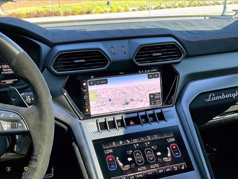 Used 2024 Lamborghini Urus Performante image 8