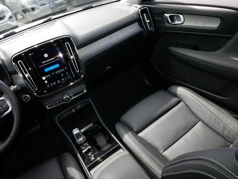 Used 2023 Volvo XC40 B5 Ultimate w/ Protection Package Premier AWD/4WD image 11
