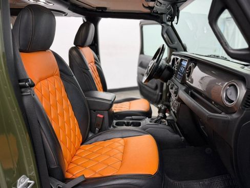 Used 2021 Jeep Wrangler Unlimited Sahara w/ Uconnect 4C Nav & Sound Group AWD/4WD image 40