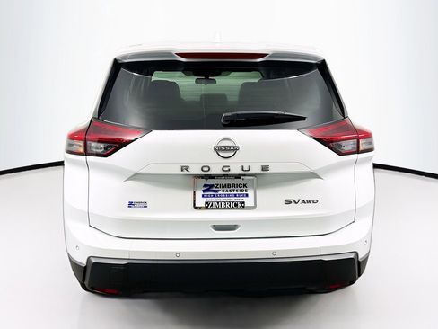 Used 2024 Nissan Rogue SV image 6