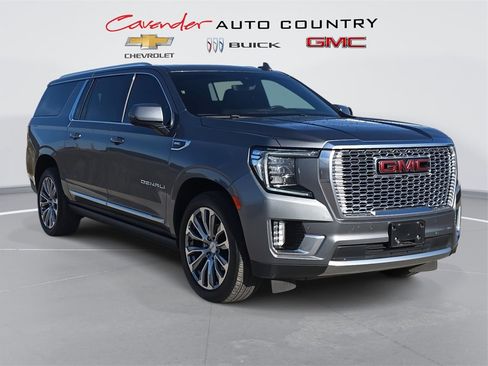 Used 2022 GMC Yukon XL Denali w/ Denali Premium Package image 3