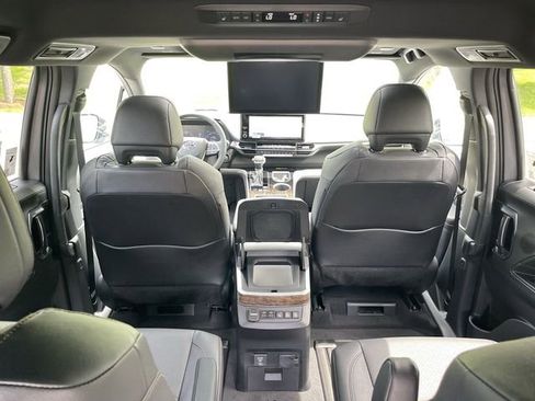 New 2026 Toyota Sienna Platinum AWD/4WD image 25