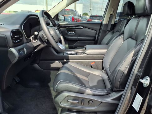 Used 2025 Honda Pilot Touring image 17