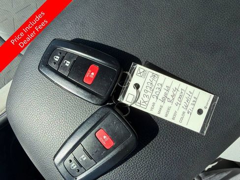 Used 2022 Toyota RAV4 XLE FWD image 14