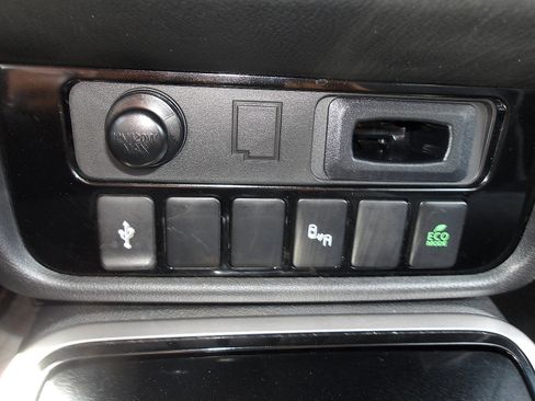 Used 2020 Mitsubishi Outlander AWD image 24