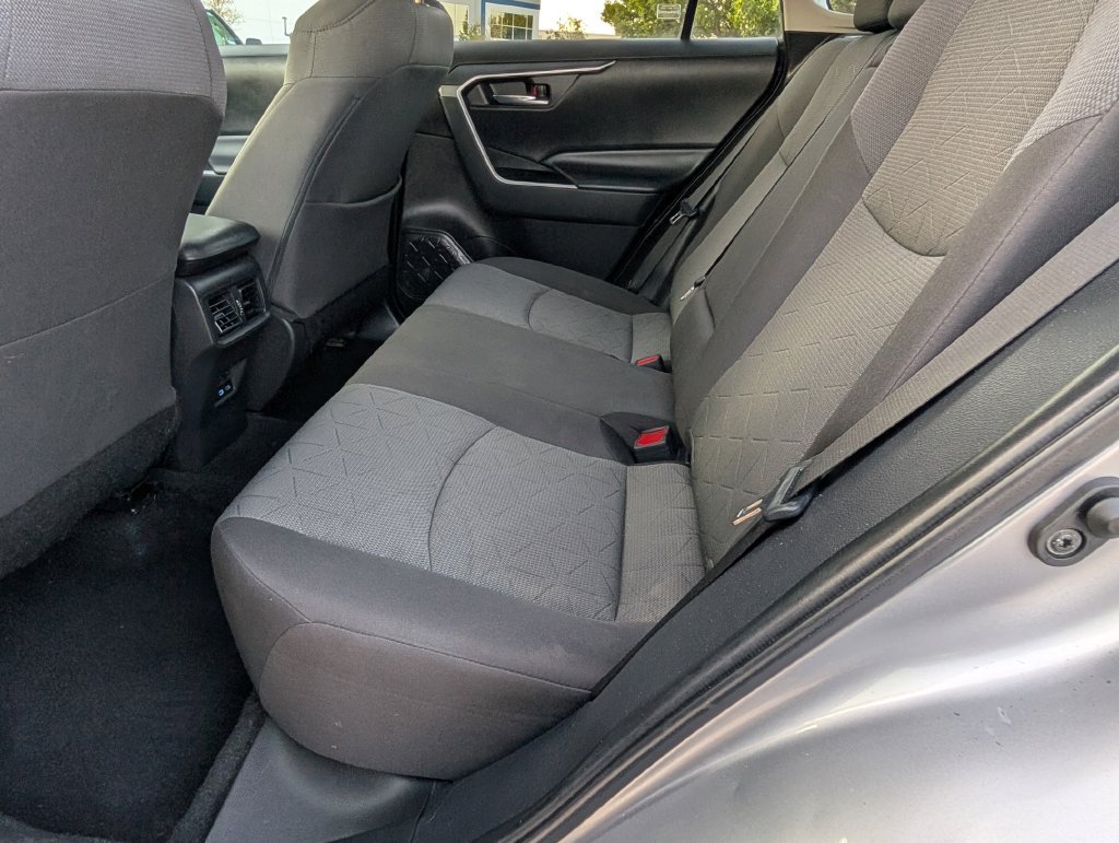 Used 2022 Toyota RAV4 XLE AWD/4WD image 17