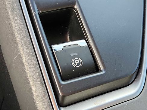 Certified 2025 Subaru Crosstrek 2.0i Premium image 26