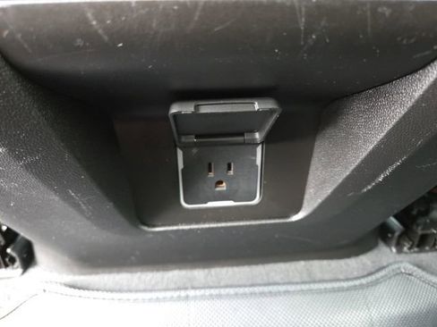 Used 2023 Chevrolet Suburban LT w/ Luxury Package image 32