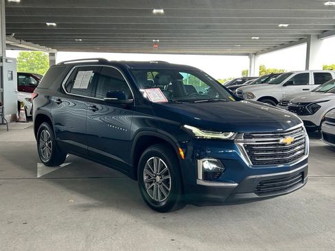 Used 2023 Chevrolet Traverse LT image 3