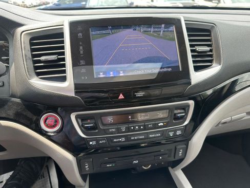 Used 2017 Honda Pilot Touring image 22