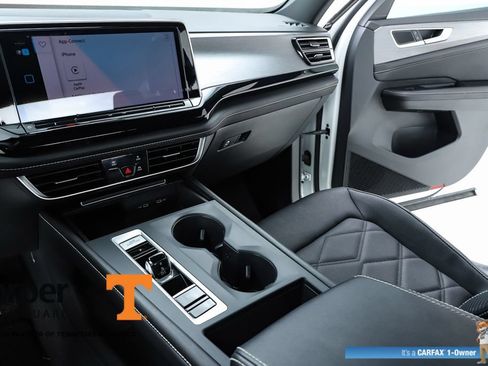 Used 2024 Volkswagen Atlas Cross Sport SE FWD image 23
