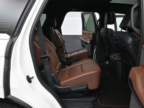 Certified 2025 Lincoln Navigator Reserve AWD/4WD image 26