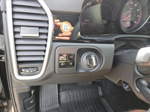 Used 2021 Porsche Cayenne image 21