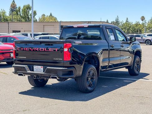 Used 2019 Chevrolet Silverado 1500 Custom Trail Boss w/ Custom Convenience Package AWD/4WD image 4