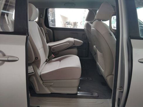 Used 2018 Kia Sedona L FWD image 14
