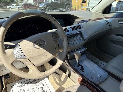 Used 2010 Toyota Avalon XLS image 14