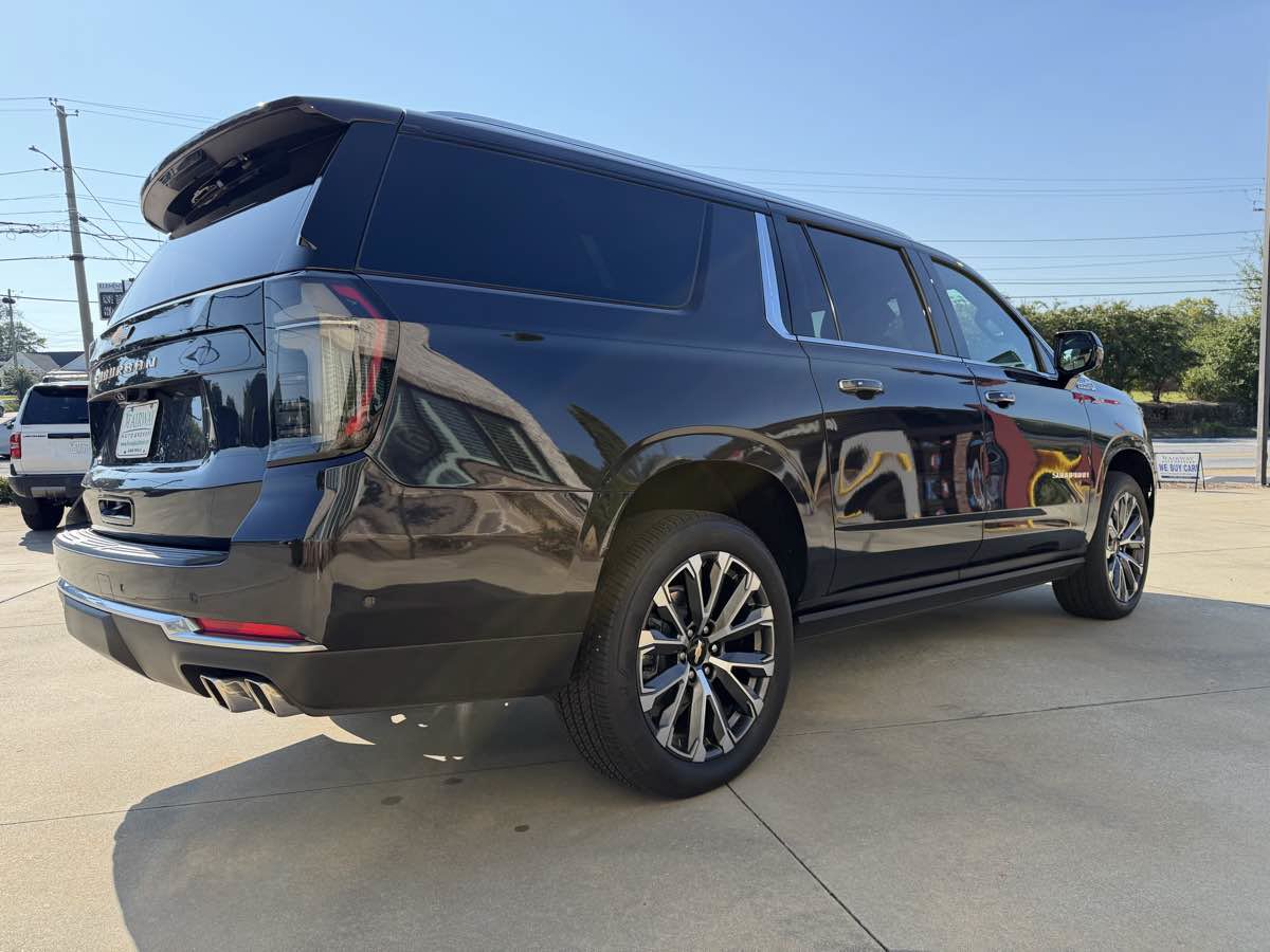 Used 2026 Chevrolet Suburban High Country RWD image 6
